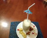 A picture of step 2 of Banana milkshake.