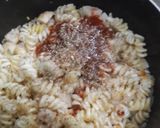 Foto langkah ke 5 dari resep Fishball bolognese pasta with onion rings.