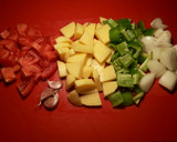 Foto del paso 3 de la receta: Chicharro al horno, con cazuela de verduras y olivas