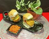 A picture of step 8 of Mumbai Style Vada Pav.