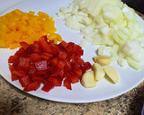 Foto del paso 2 de la receta: Pollo con tomate (Ostropel de pui)