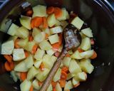 Tejfölös magyaros burgonyaleves recept fázis 1 fotója