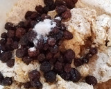 Foto del paso 3 de la receta: Pan integral con polenta y pasas🥖🍇🌽