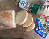 Foto langkah ke 1 dari resep Cheese garlic bread.