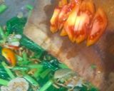 Foto langkah ke 6 dari resep Cah Sawi Hijau Teri Bakso.