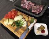 Une image de l'étape 1 de Entrecôte d’agneau aux oignons 🧅.