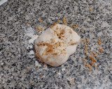 Foto del paso 2 de la receta: Coca de panadero de chicharrones, anís y almendras