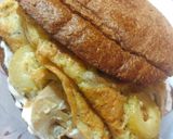 صورة لخطوة 4 من وصفة بيض اومليت بالمشروم (الفطر) والزيتون 🥚🍄🫒🥪✨