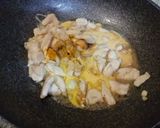 รูปขั้นตอนการทำที่ 2 ของ ไก่ผัดผงกะหรี่