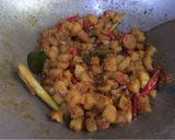 Foto langkah ke 3 dari resep Sambel Goreng Kentang (pakai santan).