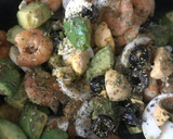 Foto del paso 3 de la receta: Pasta con aguacate y langostino