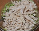Foto del paso 3 de la receta: Ensalada de pollo con aguacate
