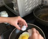 Foto del paso 3 de la receta: Pan con huevo y queso