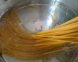 Foto langkah ke 2 dari resep Spaghetti Aglio Olio.