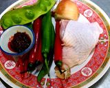 รูปขั้นตอนการทำที่ 1 ของ ไก่ผัดน้ำพริกเผา