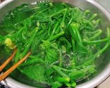 Hình bước làm 2 của món Đọt bí xào tỏi