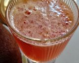 صورة لخطوة 1 من وصفة عصير كوكتيل بالفراولة 🍓🍊🍹