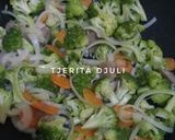 Foto langkah ke 2 dari resep Tumis Bakso Brokoli.