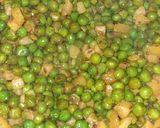 A picture of step 3 of Fry Matar Aloo.