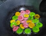 Foto langkah ke 7 dari resep Donat mini glasir gula.