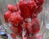 รูปขั้นตอนการทำที่ 3 ของ Strawberry yogurt crunchy 🍧