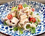 Foto del passaggio 7 della ricetta Insalatina di Calamari al Vino Bianco e Limone