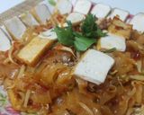 A picture of step 7 of Chaiya-Style Vegetarian Pad Thai.