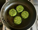 A picture of step 2 of Methi Matar Malai (New Version).