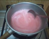 Foto langkah ke 1 dari resep Puding Strawberry Oreo edisi Kemerdekaan 🇮🇩.