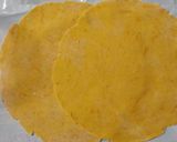 A picture of step 1 of Avocado and Spinach salsa dip with Maize and Wheat flour Nachos.