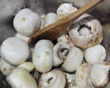 Foto del paso 3 de la receta: Crema de champiñones, perifollo y nuez moscada