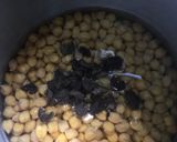 A picture of step 2 of Chatpatta Punjabi Channa-bhatura.