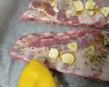 Foto del paso 1 de la receta: Costillas de cerdo al ajo y limón con patatas al horno