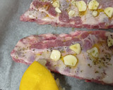 Foto del paso 1 de la receta: Costillas de cerdo al ajo y limón con patatas al horno