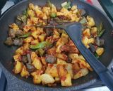 Foto langkah ke 3 dari resep Sambal goreng kentang hati sapi.