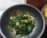 Foto langkah ke 3 dari resep Tumis Bayam.