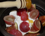 Foto del paso 5 de la receta: Compotera de piononono con higos, uvas y falsa crema