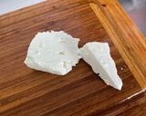 Une image de l'étape 10 de Salade de concombre, tomates et feta sauce roquefort.