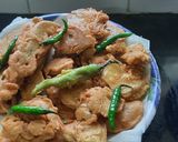 A picture of step 3 of Jatra til Mirchi bhaji n batata bhaji.