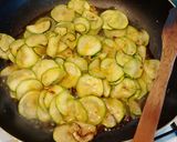Foto del passaggio 7 della ricetta Orecchiette con Zucchine e Patate al Parmigiano Reggiano