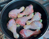 Foto del paso 7 de la receta: Muslos de pollo en bolsa al horno en salsa de tomate confitado