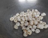 A picture of step 1 of Layered makhana kheer.