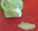 Foto del paso 3 de la receta: Salmón con vinagreta de vino y tartar de lima