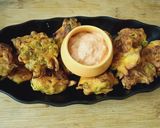 A picture of step 3 of Spring onion pakoda.