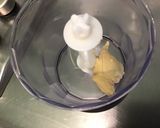 Une image de l'étape 1 de Sauce salade pimentée moutarde pêche persil.