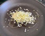 Foto del paso 2 de la receta: Hamburguesas de champiñones con queso y salsa “quasi” veganesa