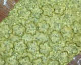 Foto langkah ke 4 dari resep Garlic Cheese Cookies.