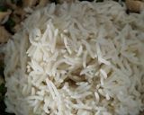 Gambar langkah 5 resipi Nasi Goreng Bawang Putih.