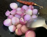 A picture of step 2 of Mushroom Do Pyaaja.