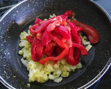 Foto del paso 3 de la receta: Espaguetis con salsa de pimientos asados y soja texturizada